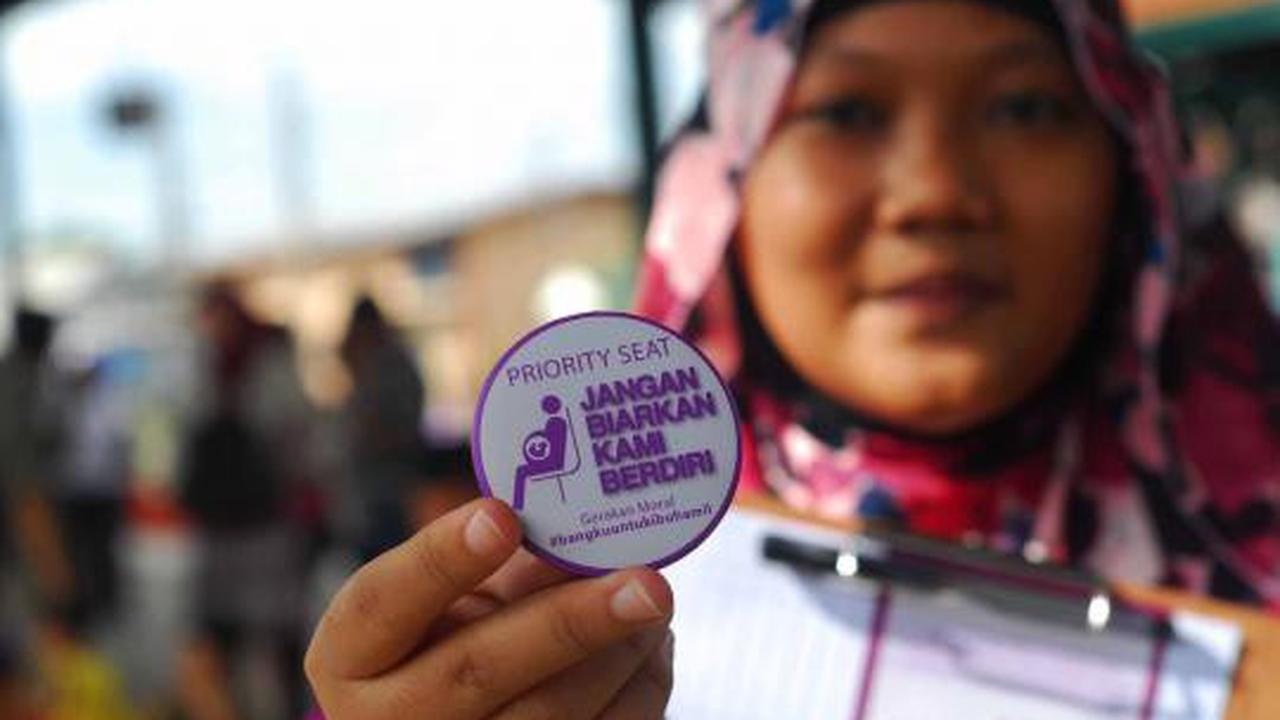 Stasiun Manggarai kedatangan 'Gerakan Tempat Duduk Ibu Hamil'