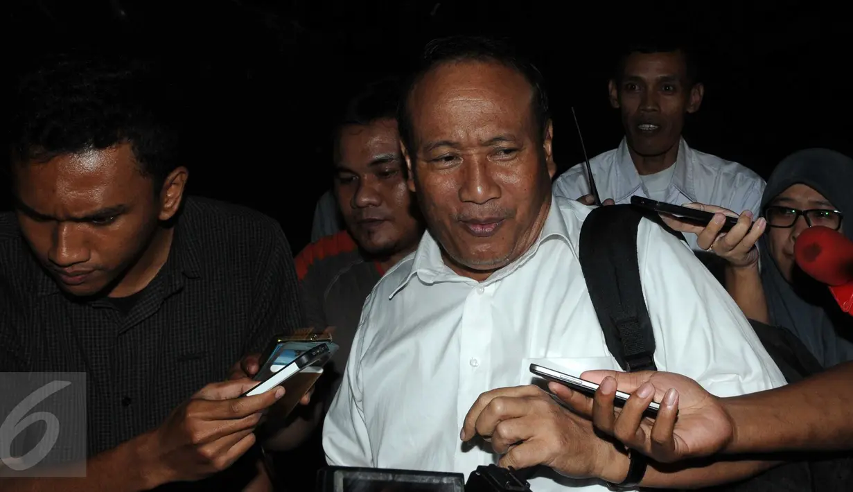 Tersangka kasus dugaan korupsi e-KTP, Sugiharto meninggalkan Gedung KPK usai menjalani pemeriksaan, Jakarta, Selasa (8/3/2016). Sugiharto telah menjadi tersangka sejak 22 April 2014 namun hingga kini belum ditahan. (Liputan6.com/Helmi Afandi)