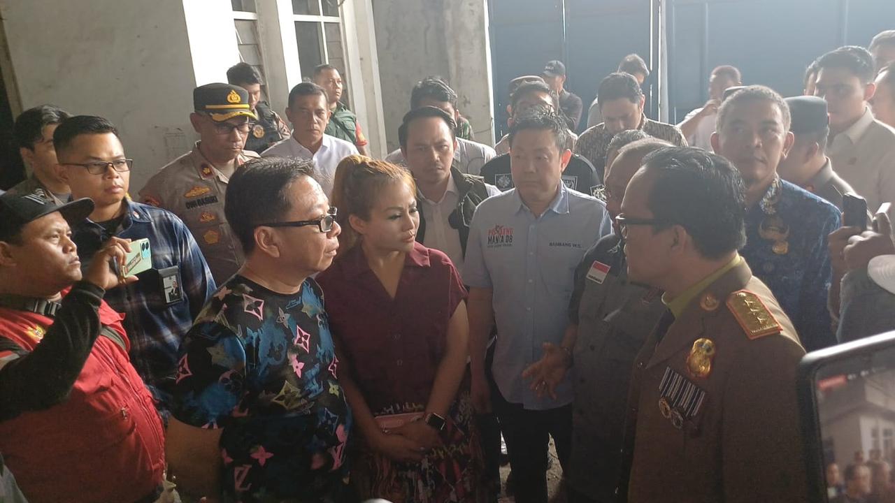 VIDEO: Emosi Wamenaker Galak Geruduk Pabrik Jan Hwa Diana Tahan Ijazah: Negara Tak Dihargai!