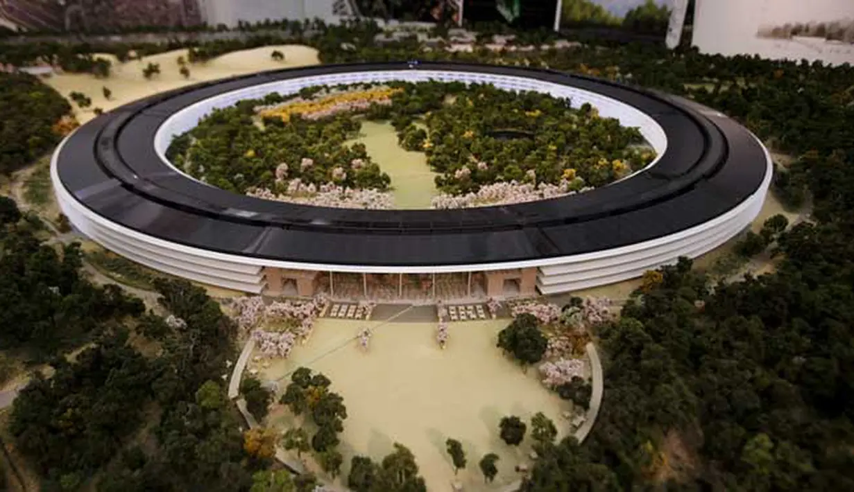 Apple juga menerapkan konsep ramah lingkungan hingga ke terowongan penghubung jalan. Tepat di bagian atap terowongan Apple terlihat akan menanami beragam jenis pepohonan sebagai upaya penghijauan. (credit foto : mercurynews.com)
