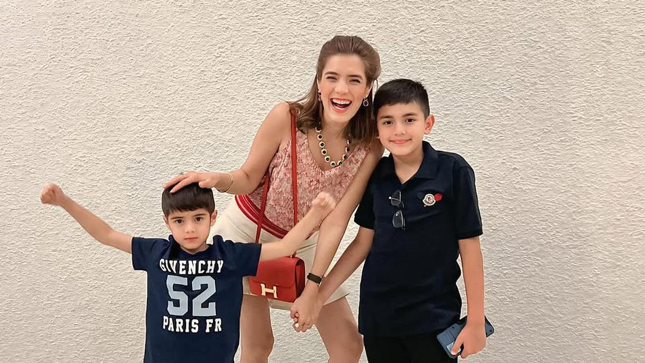 5 Potret Kekompakan Carissa Putri Bareng Anak-Anak yang Ganteng, Wajahnya Bule Banget