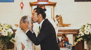 Foto Foto Pernikahan Beda Agama Revaldo Indah Puspita Sari News Entertainment Fimela Com