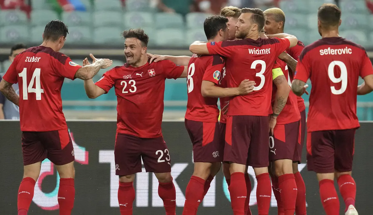 Swiss masih berpeluang menjadi 4 tim peringkat 3 terbaik usai menang 3-1 atas Turki dalam laga terakhir Grup A Euro 2020 (Euro 2021), Minggu (20/6/2021) malam WIB di Baku Olympic Stadium, Azerbaijan. Sedangkan Turki dipastikan tersingkir dengan nir poin. (Foto: AP/Pool/Darko Vojinovic)
