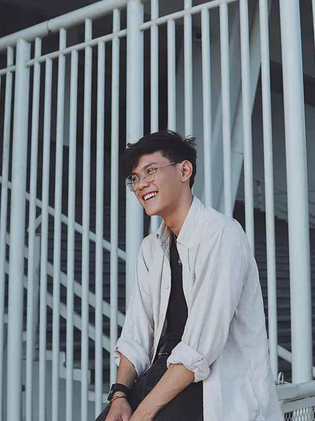 6 Potret Kevin Hugo Peserta Indonesian Idol yang Juga Kekasih Nadine Amizah