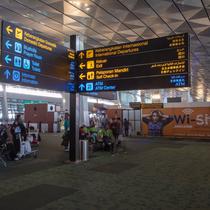 Lalu lintas penumpang dan penerbangan di Bandara Internasional Soekarno Hatta pada hari ini, 22 Desember 2023, memasuki puncak musim liburan Natal dan Tahun Baru 2023/2024.