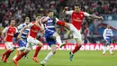 Aksi Jamie Mackie dan Mathieu Debuchy berebut bola dalam pertandingan di Wembley