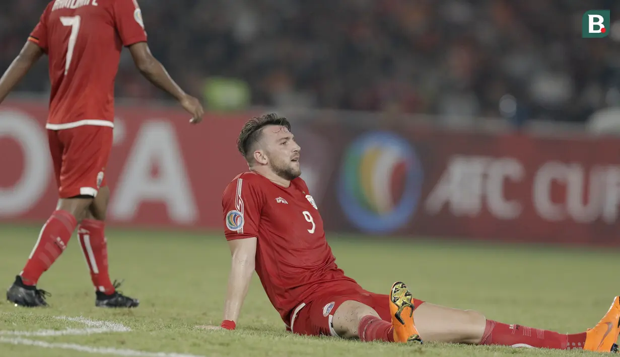 Striker Persija Jakarta, Marko Simic, tampak kecewa usai disingkirkan Home United pada laga Piala AFC di SUGBK, Jakarta, Selasa (15/5/2018). Persija takluk 1-3 dari Home United. (Bola.com/M Iqbal Ichsan)