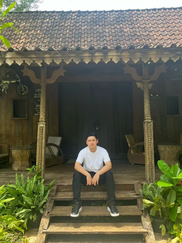 Profil Rizki Natakusumah Suami Beby Tsabina yang Baru Menikah, Punya Jabatan Mentereng dengan Kekayaan Miliaran Rupiah