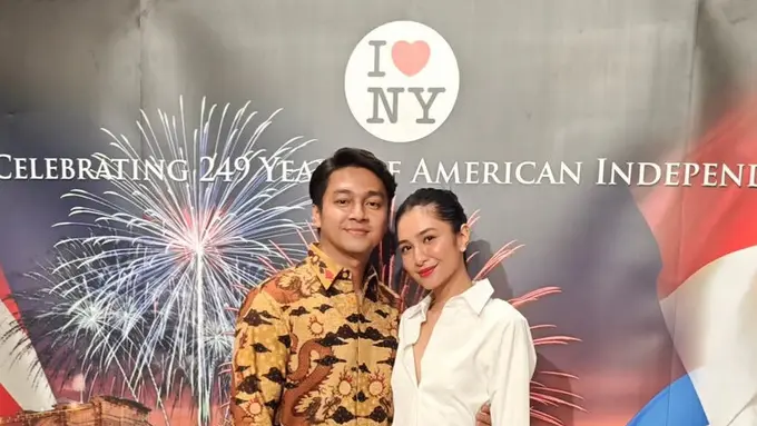 Mikha Tambayong dan Deva Mahenra Hadiri Perayaan Kemerdekaan Amerika Serikat di Jakarta