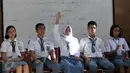 Siswa SMA yang  lolos seleksi Paskibraka saat mengikuti pendalaman materi di Gedung PP-PON Menpora Cibubur, Jakarta, Rabu (27/7). Sebanyak 68 Paskibraka lolos seleksi Paskibraka Tingkat Nasional 2016. (Liputan6.com/Yoppy Renato)