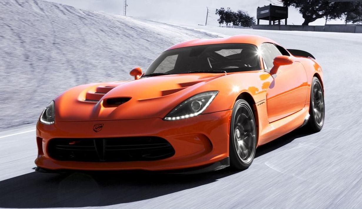 Dodge Viper SRT: Bagi yang pernah main game-game balap mobil pasti kenal dengan mobil satu ini. Dodge Viper SRT menggunakan mesin besar ala American Muscle. Dapur pacunya mengandalkan mesin buas berkapasitas 8.400cc V10 yang mampu menghasilkan tenaga hingga 645 bhp. (Source: caranddriver.com)