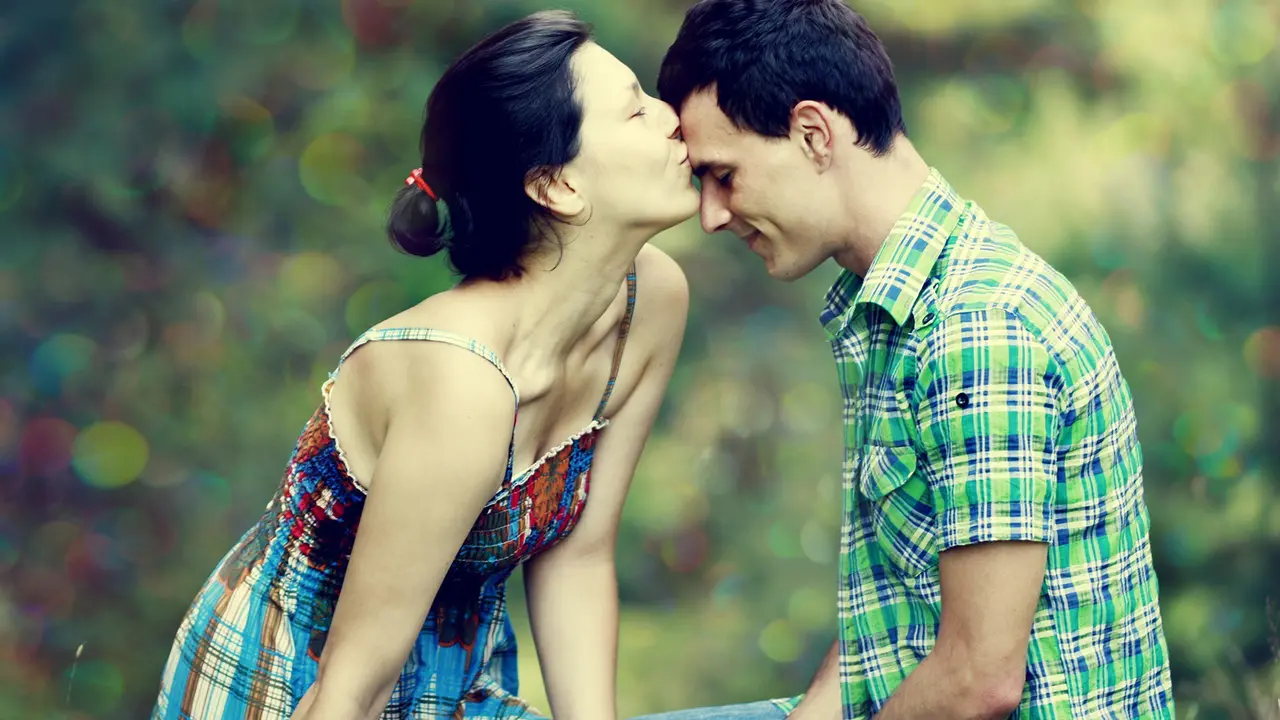4 Tipe Cewek yang Berpotensi Bikin Cowok Kangen
