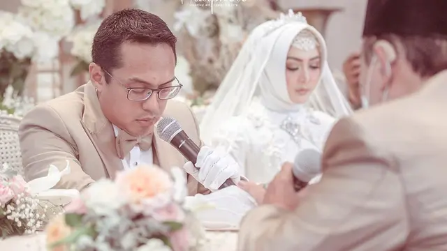 Kembali Rujuk, Ini 6 Momen Pernikahan Eddies Adelia dan Mantan Suami