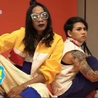 Kuasa hukum Aming membantah adanya hubungan antara kliennya dan Dena Rachman. Menurutnya, mereka berdua hanya berteman saja.  