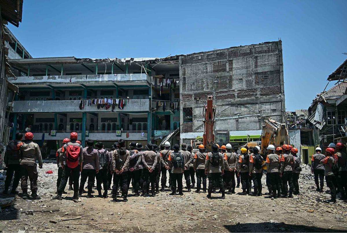 FOTO: Basarnas Resmi Tutup Operasi Pencarian Korban Ambruknya Musala Ponpes Al Khoziny,  67 Meninggal, 104 Selamat