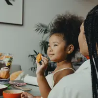 Makanan kemasan berpengaruh terhadap ketidakseimbangan nutrisi anak. (Foto: Unsplash/Tyson)