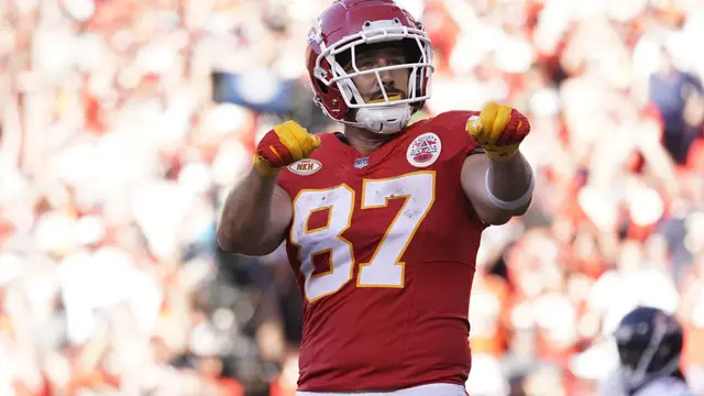Travis Kelce. (AP Photo/Ed Zurga)