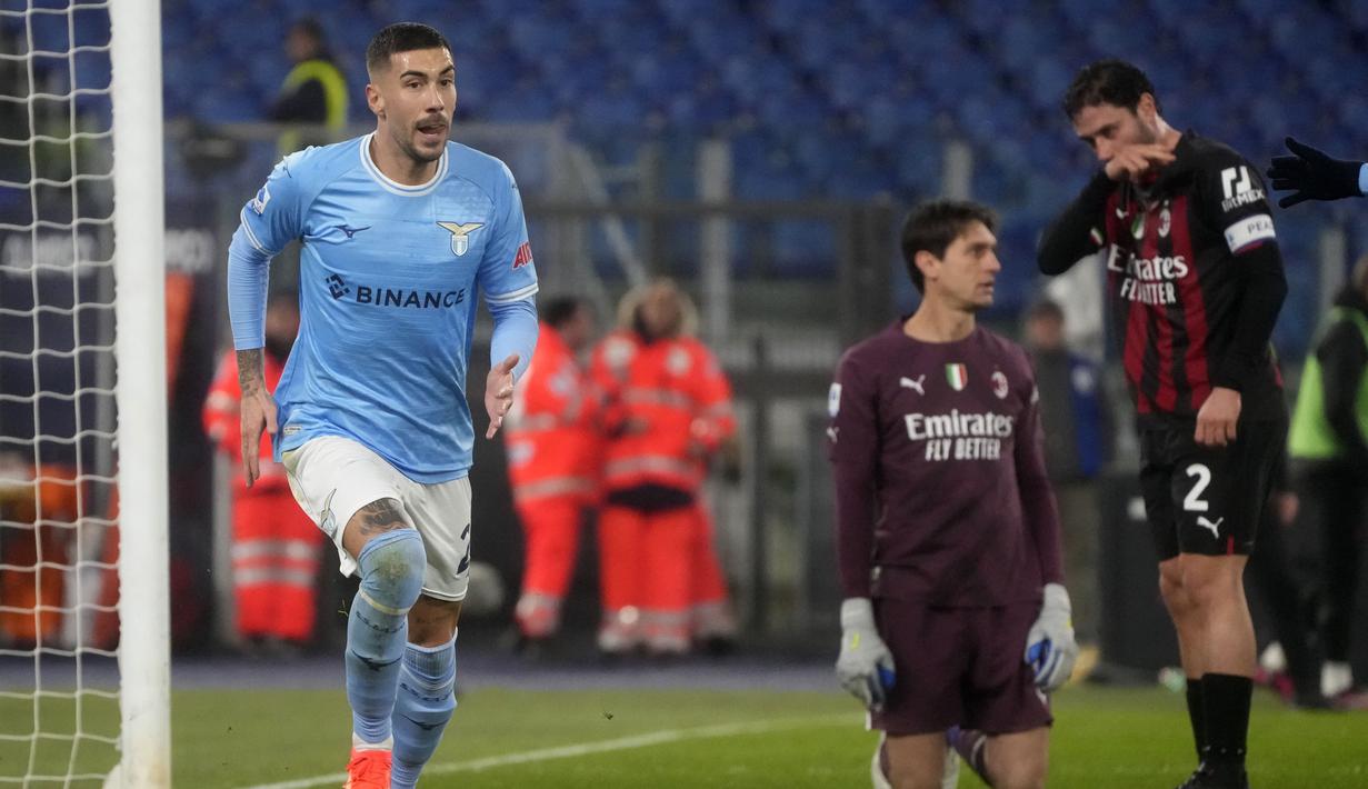Pemain Lazio, Mattia Zaccagni, melakukan selebrasi usai mencetak gol ke gawang AC Milan pada laga Liga Italia di Stadion Olimpico, Roma,(24/1/2023). Empat gol kemenangan Lazio atas Milan masing-masing diciptakan oleh Sergej Milinkovic-Savic dan Mattia Zaccagni di babak pertama serta Luis Alberto dan Felipe Anderson di babak kedua. (AP Photo/Gregorio Borgia)