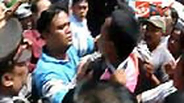 Rekonstruksi Pembunuhan Istri Ricuh