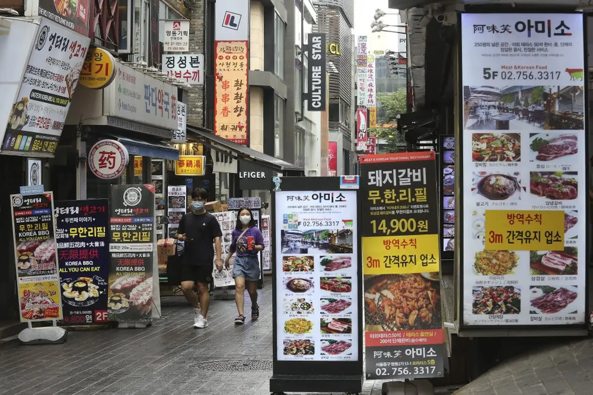 Foto pada 28 Agustus. Pekan ini, Seoul melaksanakan pembatasan sosial agar meredam COVID-19.