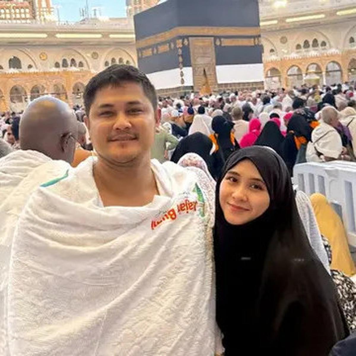 Ryana Dea Dapat Kejutan Naik Haji dari Suami, Menangis Selama di Tanah Suci