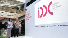 Menteri Perdagangan Enggartiasto Lukita (kanan) saat meresmikan Indonesia Design Development Center (IDDC) di Jakarta, Kamis (29/). (Liputan6.com/Angga Yuniar)