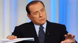 Patron AC Milan, Silvio Berlusconi memberi keterangan mengenai masa depan Kaka dalam salah satu progam televisi &quot;Porta a Porta&quot; pada 3 Juni 2009 di Roma. AFP PHOTO/Tiziana Fabi