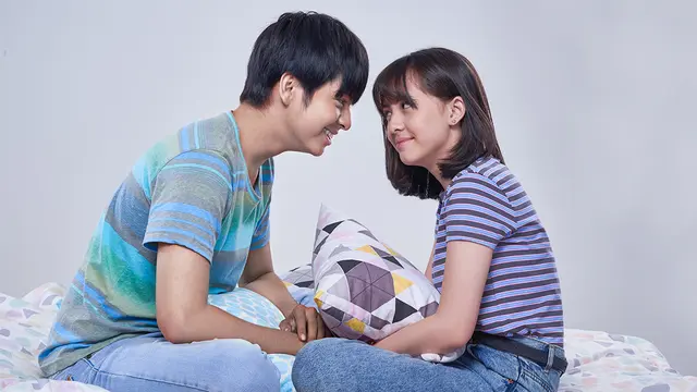 Angga Yunanda dan Zara JKT48, bintang film Dua Garis Biru yang meraih 12 nominasi Piala Citra tahun ini. (Foto: Dok. Starvision Plus).