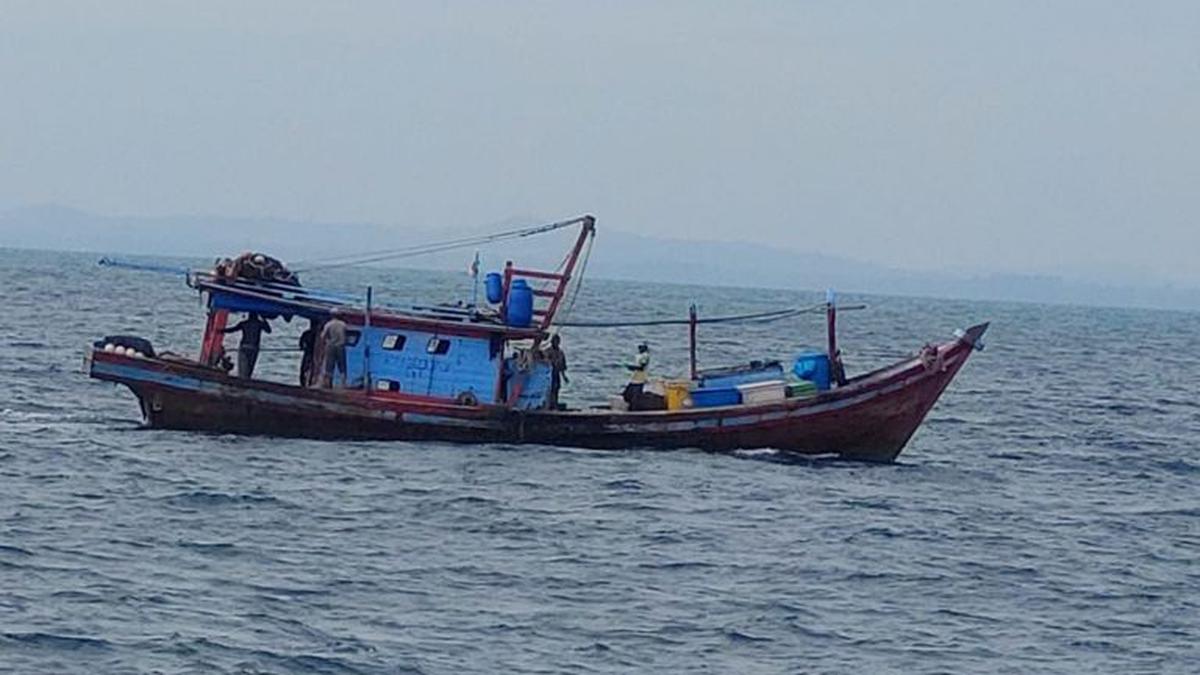 Meski Sudah Dilarang, Masih Banyak Kapal Pukat Harimau Melaut