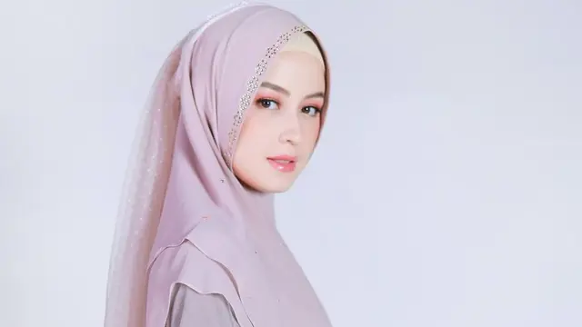 6 Artis yang Sering Dikira Non Muslim Pakai Hijab, Alyssa Daguise Bikin Pangling