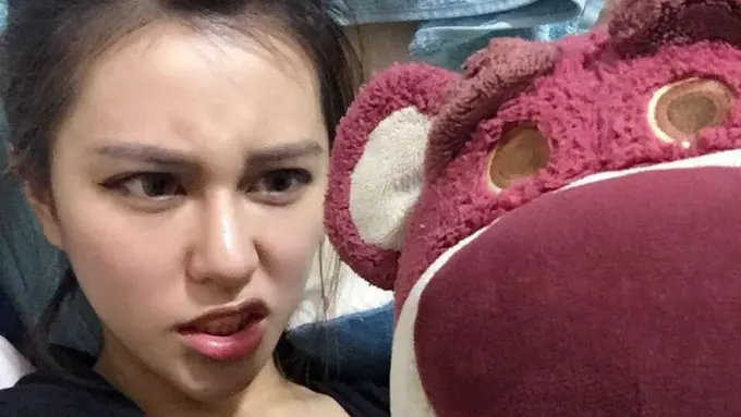 [Bintang] Dibilang Biasa Aja Sama Pacar, Cewek Ini Jadi Ketagihan Operasi