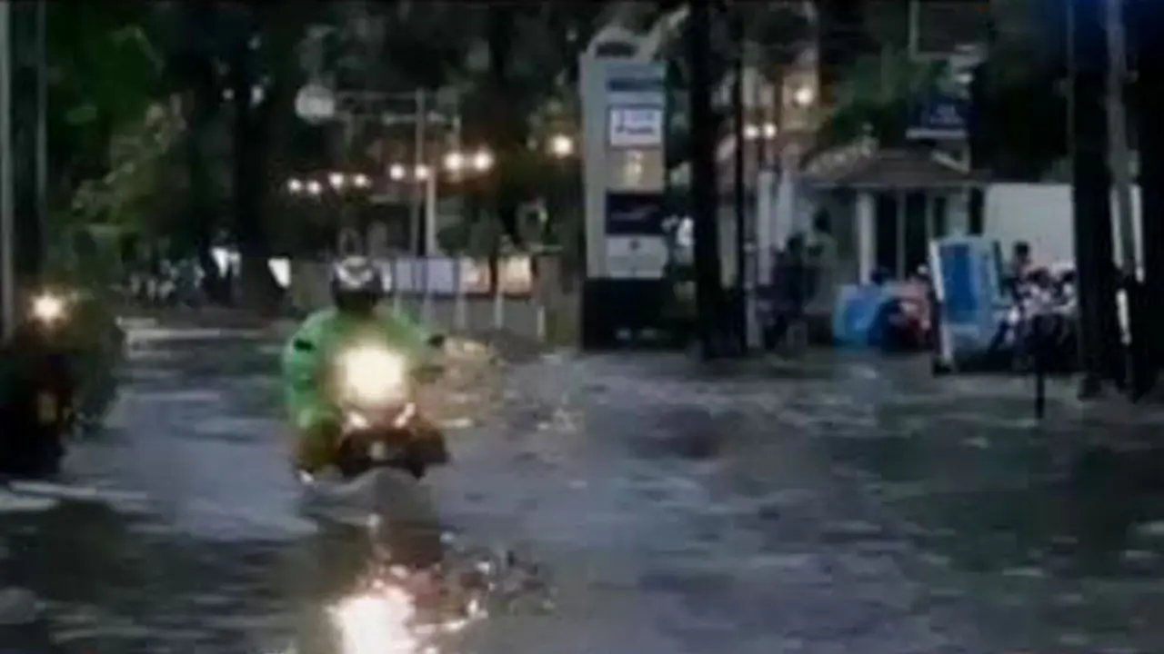  Banjir Rendam Jakarta