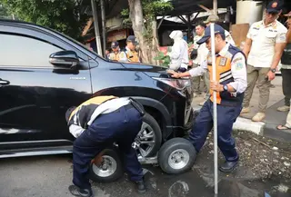 Razia Parkir Liar di Senopati (Antara)