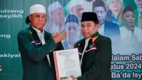 Ketua Umum Gerakan Rakyat Indonesia Bersatu (GRIB) Jaya, Rosario De Marshal, yang lebih dikenal dengan nama Hercules (kiri), resmi diangkat sebagai Panglima Laskar Majelis Permusyawaratan Pengasuh Pesantren Se-Indonesia (MP3I) Banten periode 2024-2029 (Istimewa)