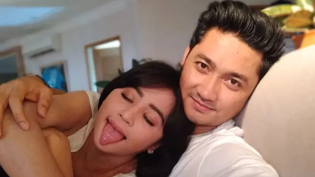 Dewi Perssik dan Angga Wijaya