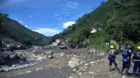 Tanah longsor merobek Kota Salgar di Kolombia pada 18 Mei 2015, setelah periode hujan lebat. (AFP)