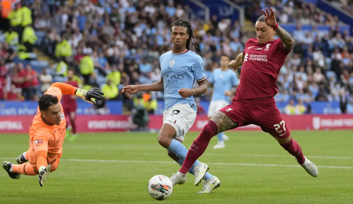 Liverpool sukses memenangkan perburuan Darwin Nunez dari Benfica dengan mahar sebesar 75 juta euro pada bursa transfer musim panas 2022/2023. Pada musim lalu, penyerang asal Uruguay tersebut berhasil mencetak 34 gol serta 4 assist dari 41 penampilan di semua kompetisi. Nunez berhasil meraih gelar pedananya di ajang Community Shield usai mengalahkan Manchester City 3-1 pada Sabtu (30/7/2022). (AP/Frank Augstein)