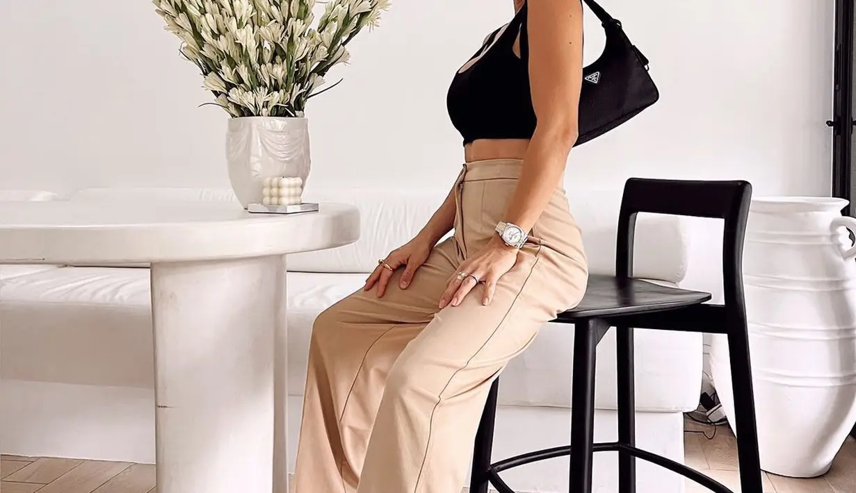 Dengan penampilannya yang terlihat bak masih gadis, sulit dipercaya kalau Jennifer Bachdim adalah ibu dengan 3 anak dan baru-baru ini mengumumkan kabar kehamilan keempatnya. (FOTO: instagram.com/jenniferbachdim/)
