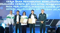 Direktur Utama KAI Didiek Hartantyo dan Country Managing Director Grab Indonesia Neneng Goenadi kerja sama meningkatkan keselamatan perjalanan di perlintasan sebidang.