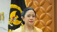 Ketua DPR RI Puan Maharani tiba di Gedung MPR/DPR RI di Senayan, Jakarta, Jumat (16/8/2024). Puan tiba dengan mengenakan baju kebaya dengan nuansa emas. (dok. DPR).