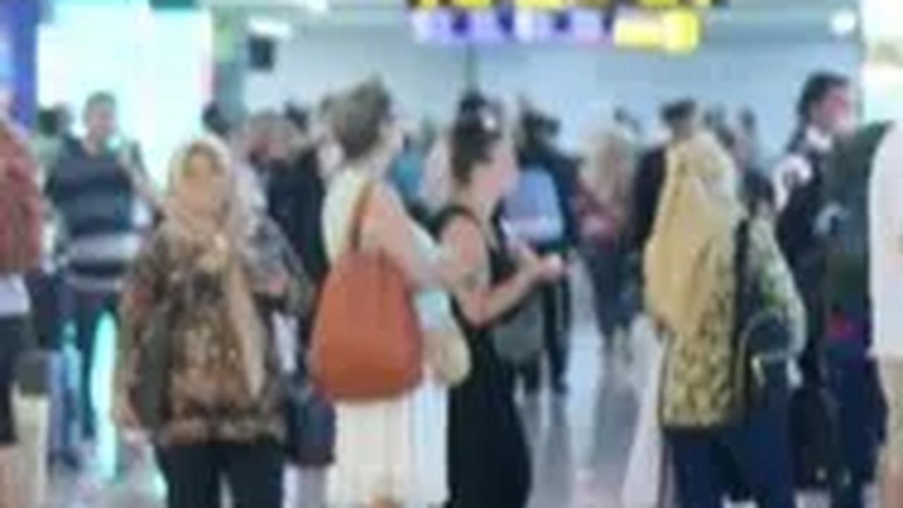 Para terduga pelaku pedofil dan buronan interpol ini merupakan bagian kecil dari WNA yang ditolak masuk ke Indonesia melalui Pulau Dewata. 

Total terdapat 566 WNA yang ditolak masuk Bali. Rinciannya, 219 WNA tidak memiliki visa RI atau travel document,