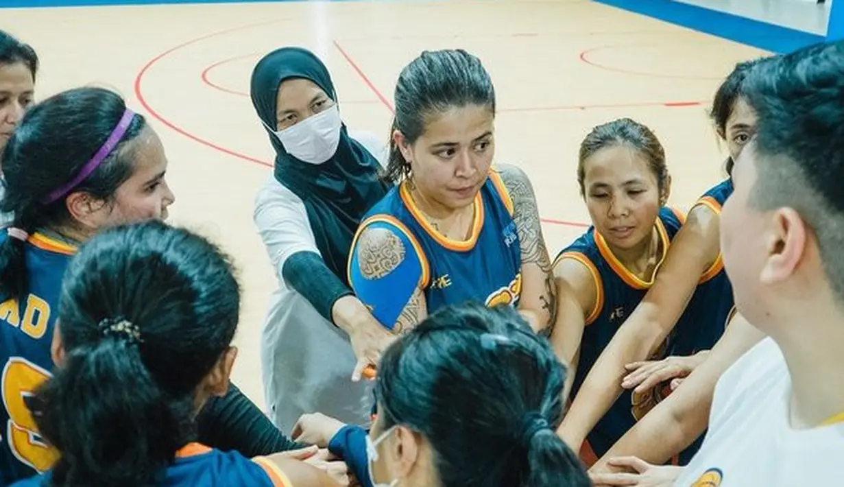 <p>Tak hanya cantik, ternyata Cikal juga jago dalam bermain basket. [Foto: instagram.com/cikal]</p>