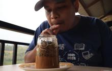 Kopi Tungkuik Malalak: Kisah Inspiratif Syafniwar, Rasa Unik yang Bertahan di Tengah Bencana Galodo Agam