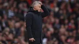 Anak asuh Ole Gunnar Solskjaer dibuat tak berkutik dan tak berdaya oleh Liverpool, bahkan sejak awal pertandingan. The Reds berhasil mengacak-acak pertahanan United dan tampil sangat superior. (AFP/Oli Scarff)
