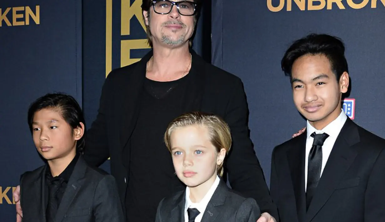 Tersiar kabar, lantaran tidak bisa bertemu dengan buah hatinya saat Natal, Pitt mengadakan 3-5 kali makan malam mengharukan dengan teman-teman terdekatnya. (AFP/Bintang.com)