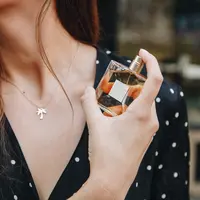 Ilustrasi parfum. (c) MS_studio/Shutterstock.com