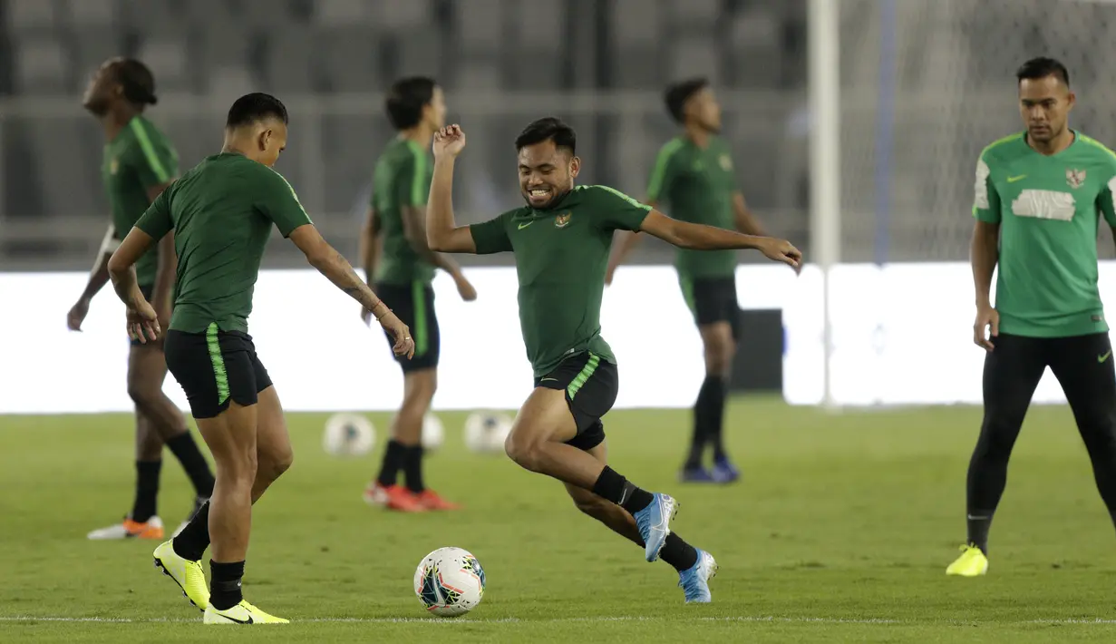 Pemain Timnas Indonesia, Saddil Ramdani, saat latihan jelang laga kualifikasi Piala Dunia di SUGBK, Jakarta, Senin (2/9). Indonesia akan berhadapan dengan Malaysia. (Bola.com/M Iqbal Ichsan)
