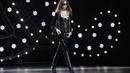 Kali ini, diberi tajuk 'Age of Indieness,' Celine menggelar pertunjukan langsung di Los Angeles. Bertempat di Teater Wiltern, koleksi terbaru Celine ini adalah tentang kebangkitan era grunge di tahun 2000-an. Foto: Document/Celine.