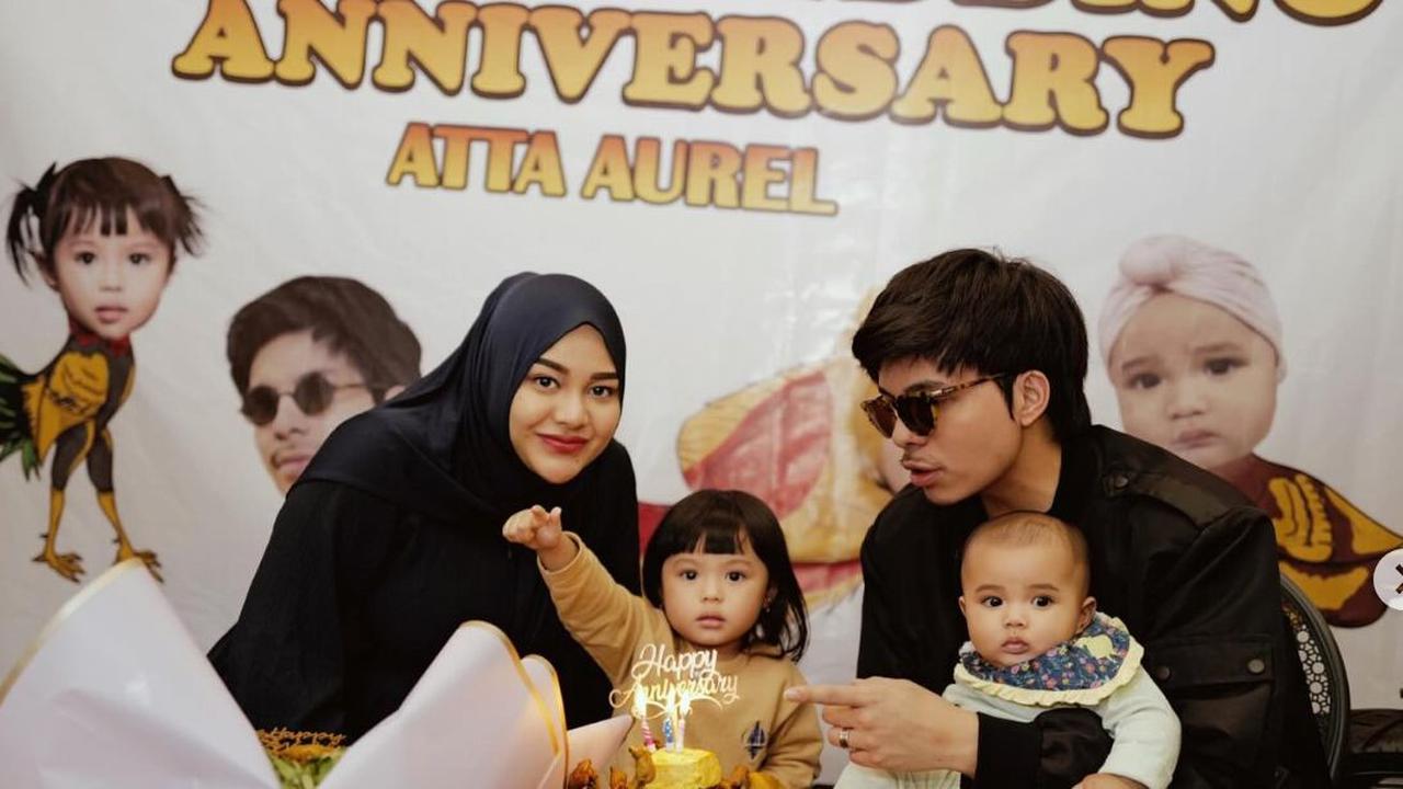 6 Potret Aurel dan Atta Rayakan Anniversary ke-3, Buket Sayuran Curi Perhatian