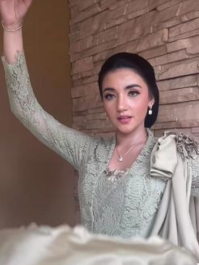 Tsania Marwa mengenakan kebaya (Instagram/tsaniamarwa54)